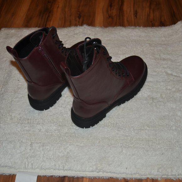 NWT and Box SO Reindeer Combat Boots in Burgundy - Picture 3 of 4